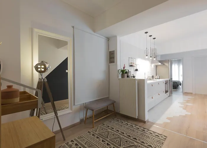 Scandi Chic Apartment, Agia Sofia District #feelslikehome * Salonicco