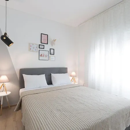 Scandi Chic Apartment, Agia Sofia District #feelslikehome سالونيك