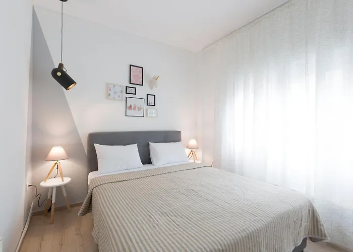 Scandi Chic Apartment, Agia Sofia District #feelslikehome سالونيك